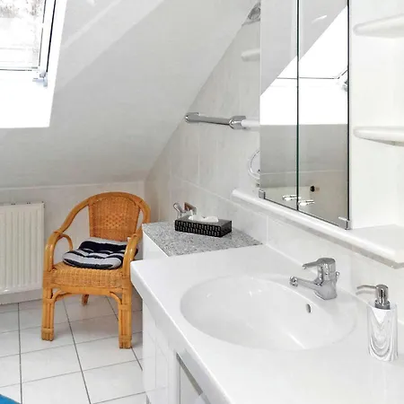 1 Bedroom Cozy In Sellin Ostseebad * Sellin